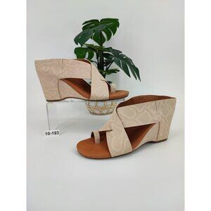 Gentle Souls by Kenneth Cole Inna Beige Wedges Sandals Size 10 US